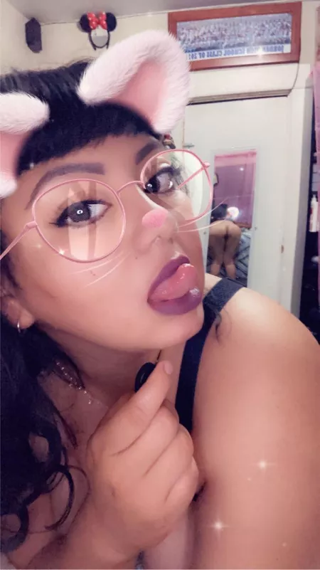 Whoβs going to eat my ass tonight?