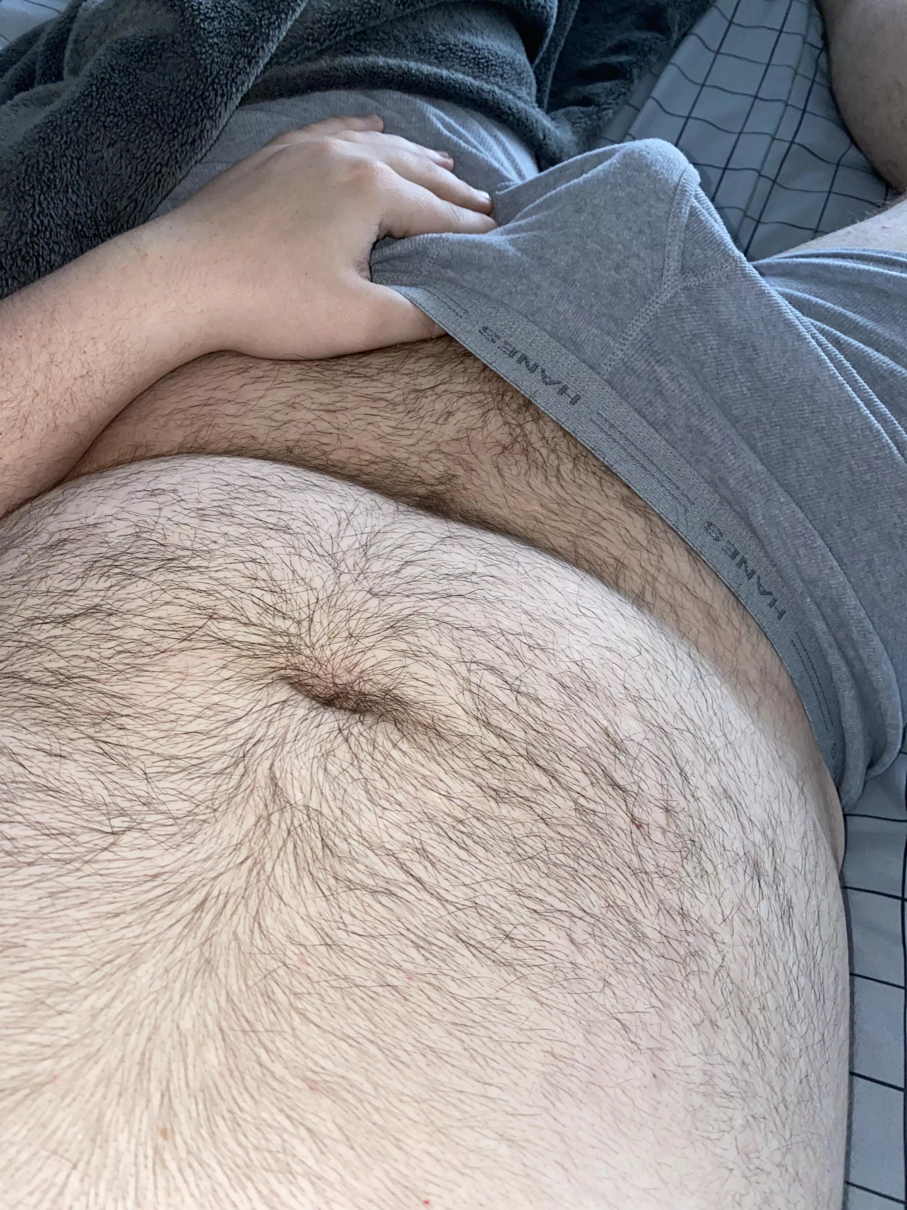 Who’s gonna start sucking me off? Who’s gonna start sucking me off?