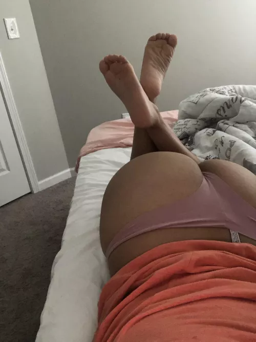 Whoβs hungry for a petite 4β9 Latina?? ππ€€π