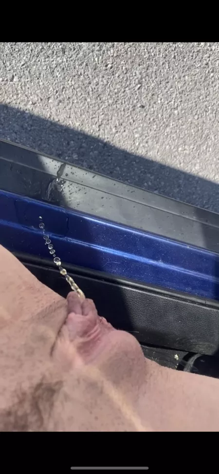 Who’s into public peee 😜💦