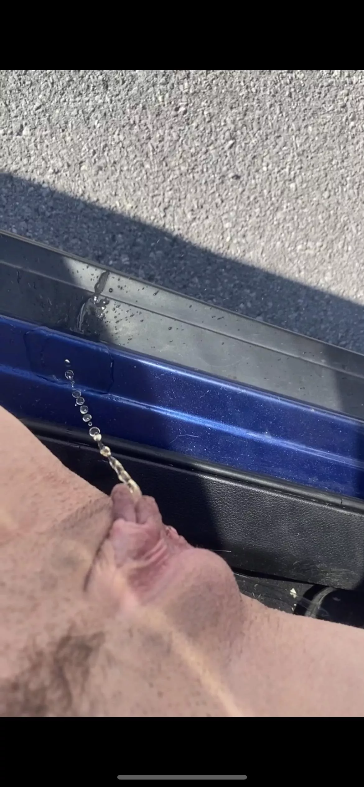 Who’s into public peee 😜💦