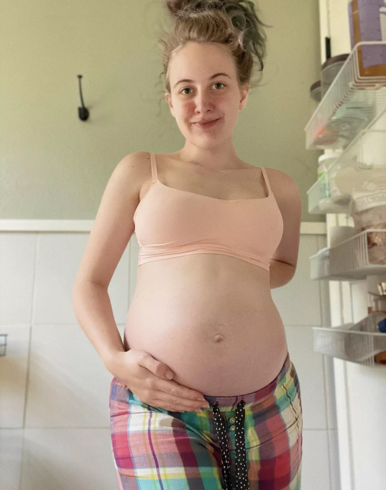 Who’s looking to be extra kinky and breed my left side? (I have uterus didelphys) 😈💗🤰🏼24weeks Who’s looking to be extra kinky and breed my left side? (I have uterus didelphys) 😈💗🤰🏼24weeks
