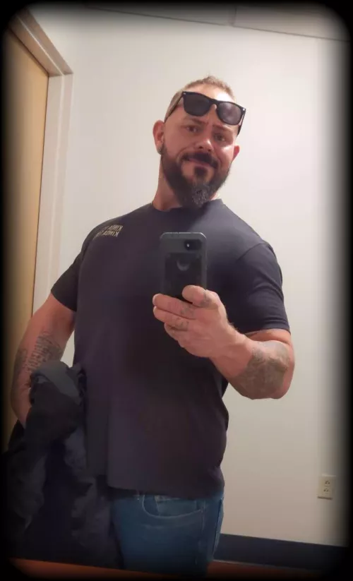 Who's ready for the weekend ? Who's ready to get into some fun 😜