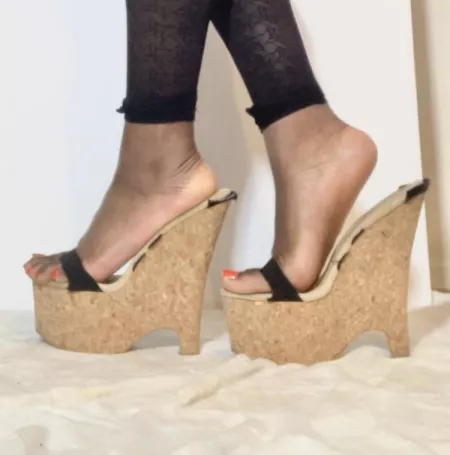 Whoβs ready to insert their cock under my soles?? Whoβs ready to insert their cock under my soles??