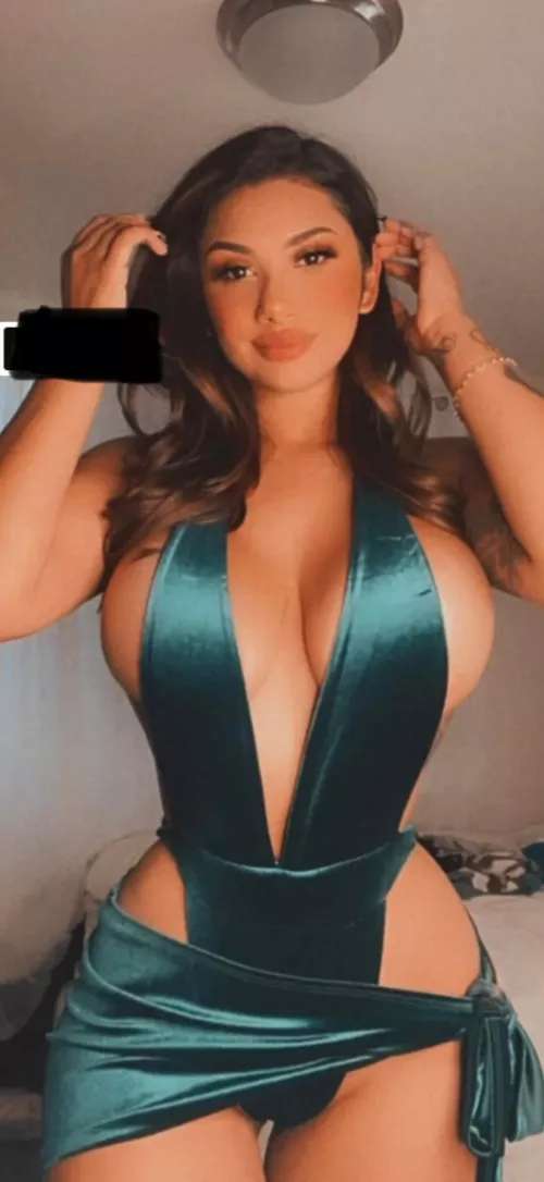 Who's this hottie?