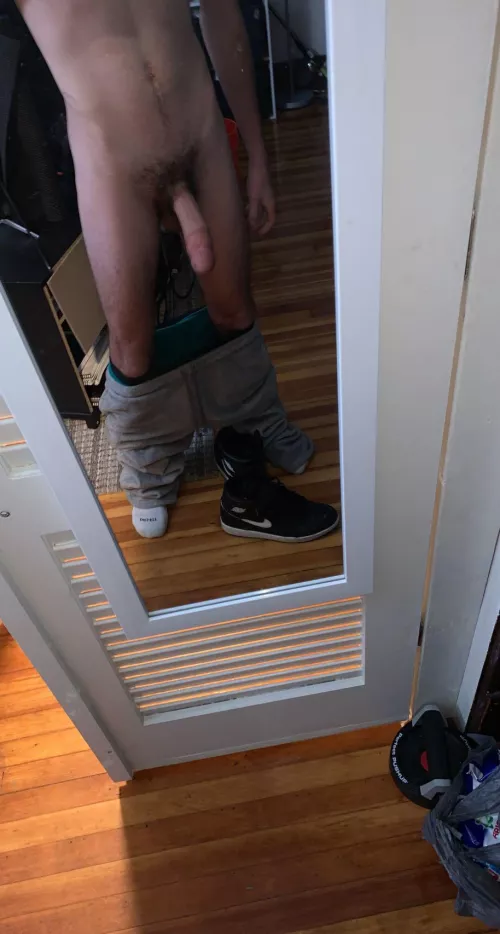 Whos tryna have some fun hit the dm