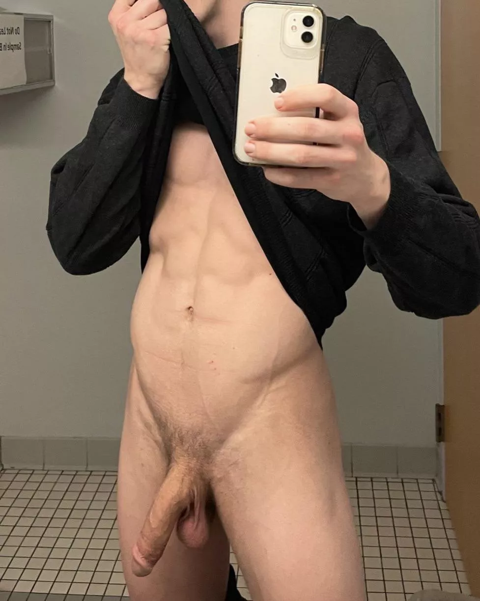 who’s willing to be c@shraped?😈 DMs open