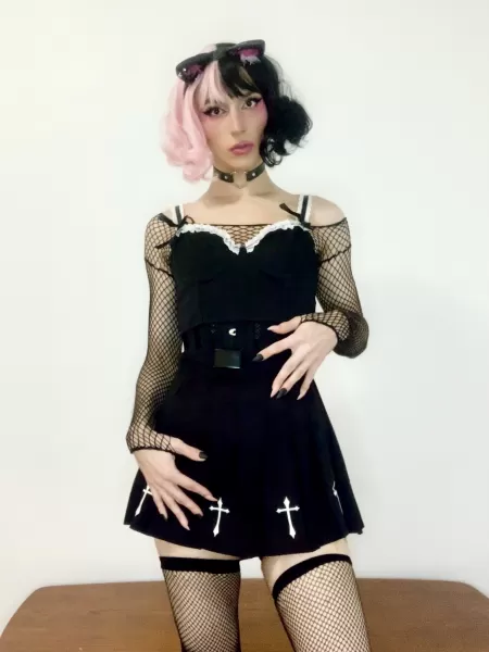 Why did no one tell me nails make it 900% harder to do anything? Why did no one tell me nails make it 900% harder to do anything?