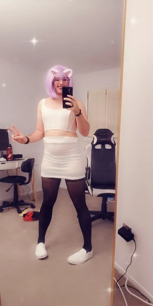 Why does it feel so good to dress like a girl π§