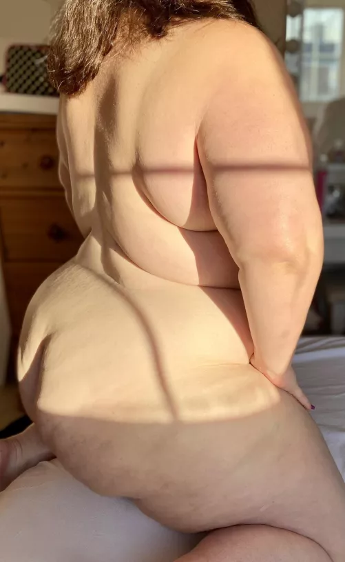 Why does the sun make me look so good?