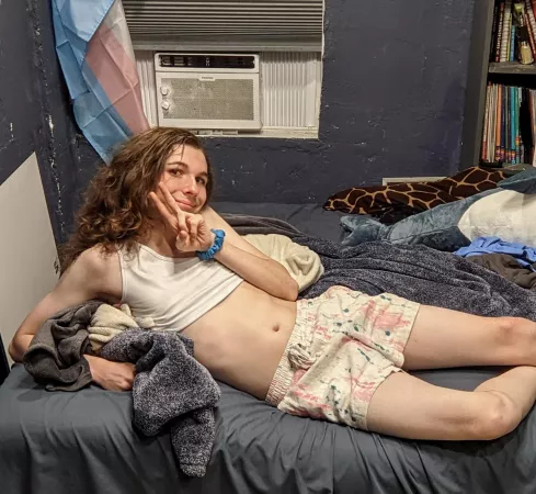 why summer gotta be so hot dude, I just wanna wear comfy fuzzy sweaters 😖🌼 why summer gotta be so hot dude, I just wanna wear comfy fuzzy sweaters 😖🌼