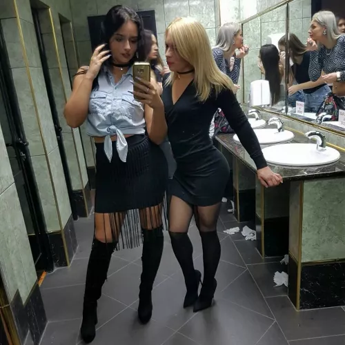 Why women take forever in the bathroom Why women take forever in the bathroom