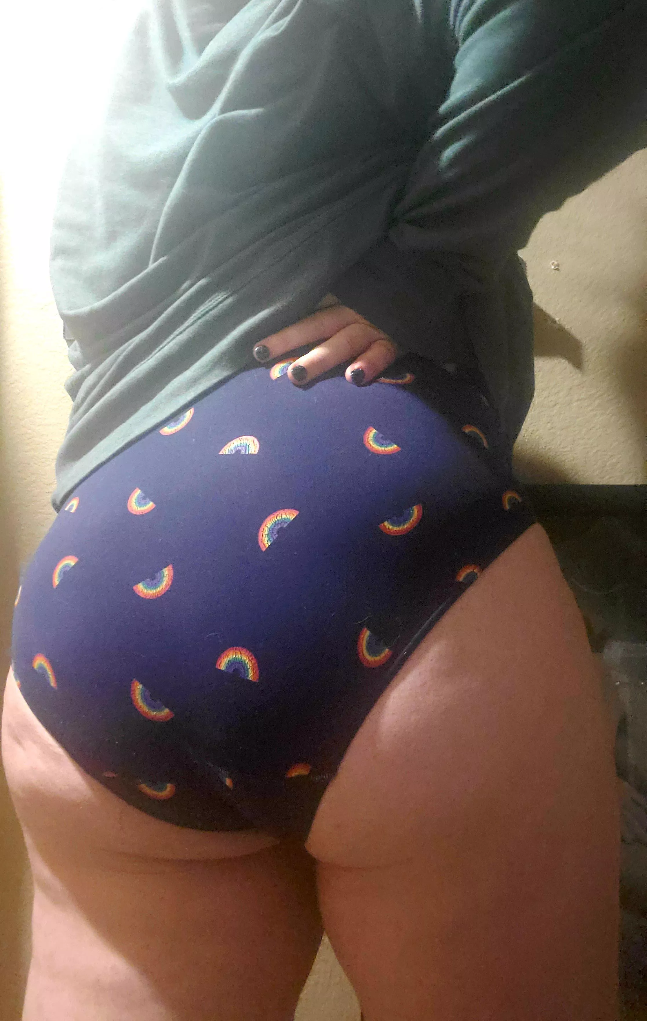 Wide awake late at night which means its time to share my panties, hopefully there's some love for high-waisters