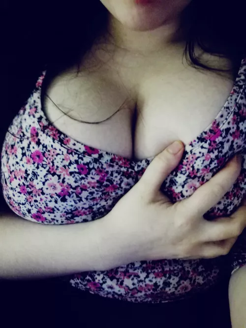 Wife cant hide her tits π Wife cant hide her tits π
