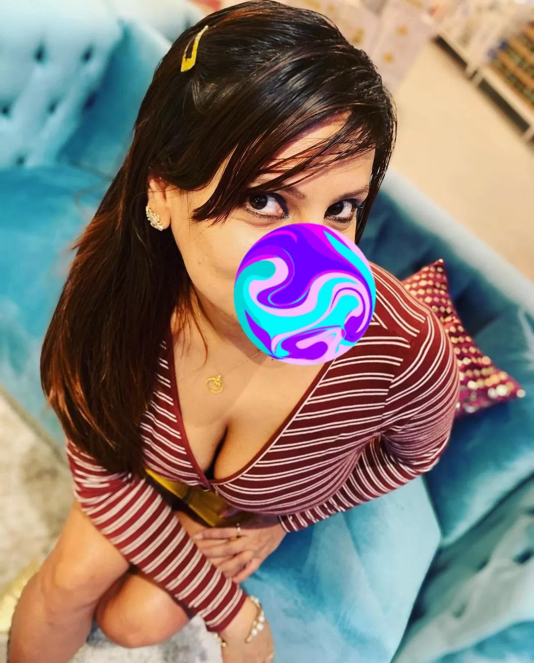 Wife knows how to attract ?