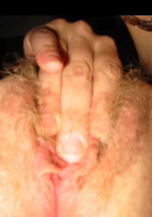 Wife loves showing off her hairy pussy 👆💦