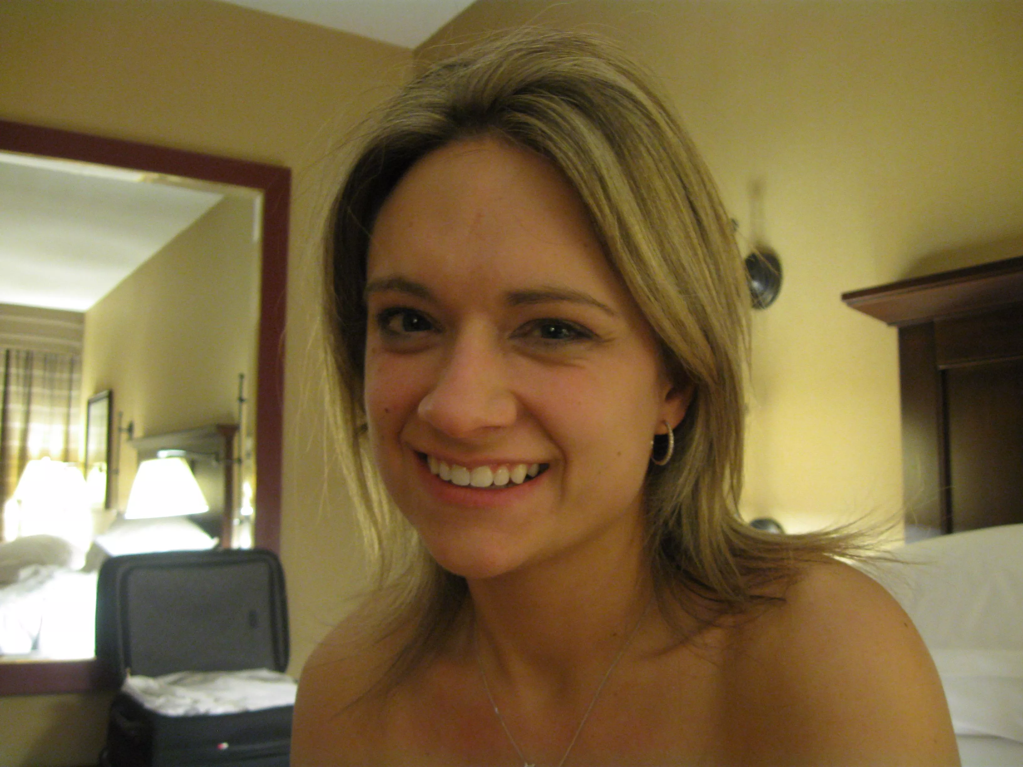 Wife waiting to get fucked at the hotel Wife waiting to get fucked at the hotel