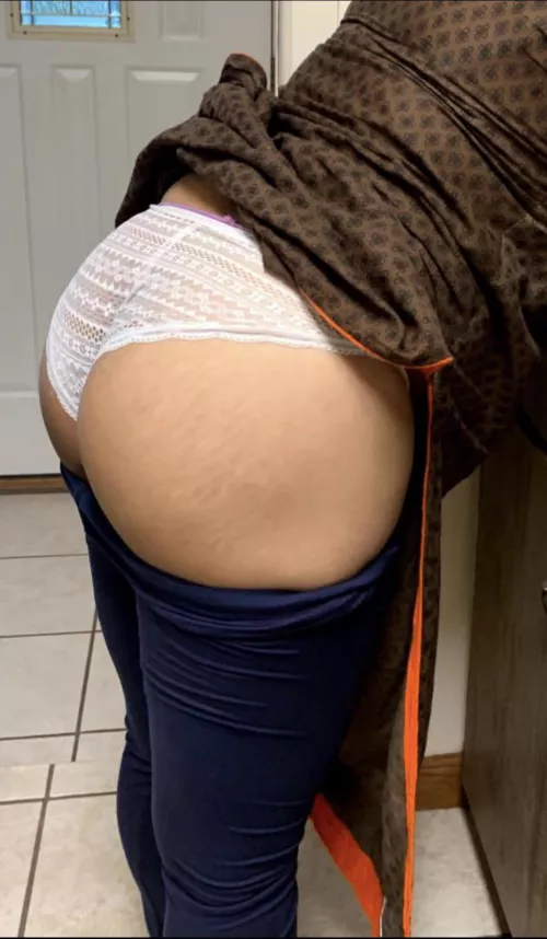 Wife wants to know what other men think of her big brown Indian booty?