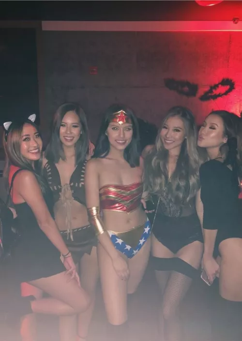 Wild party girls Wild party girls