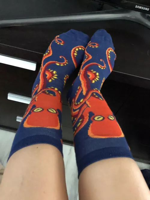 Will you bite these toes? Follow my OnlyFans πΉπ /KristineRose87