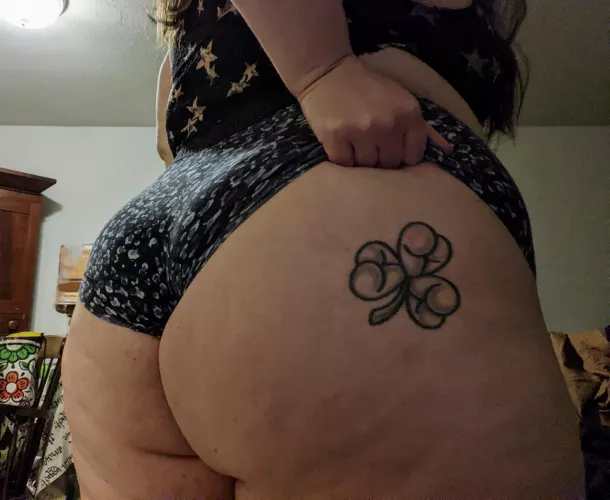 Will you come leave your mark? 🍑✋