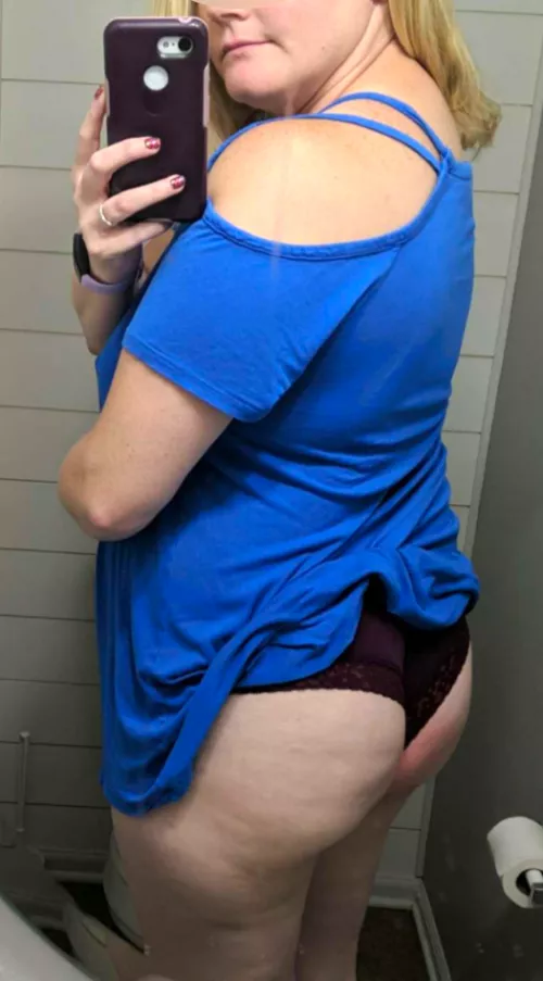 Will you fuck a milf in the restroom quick?