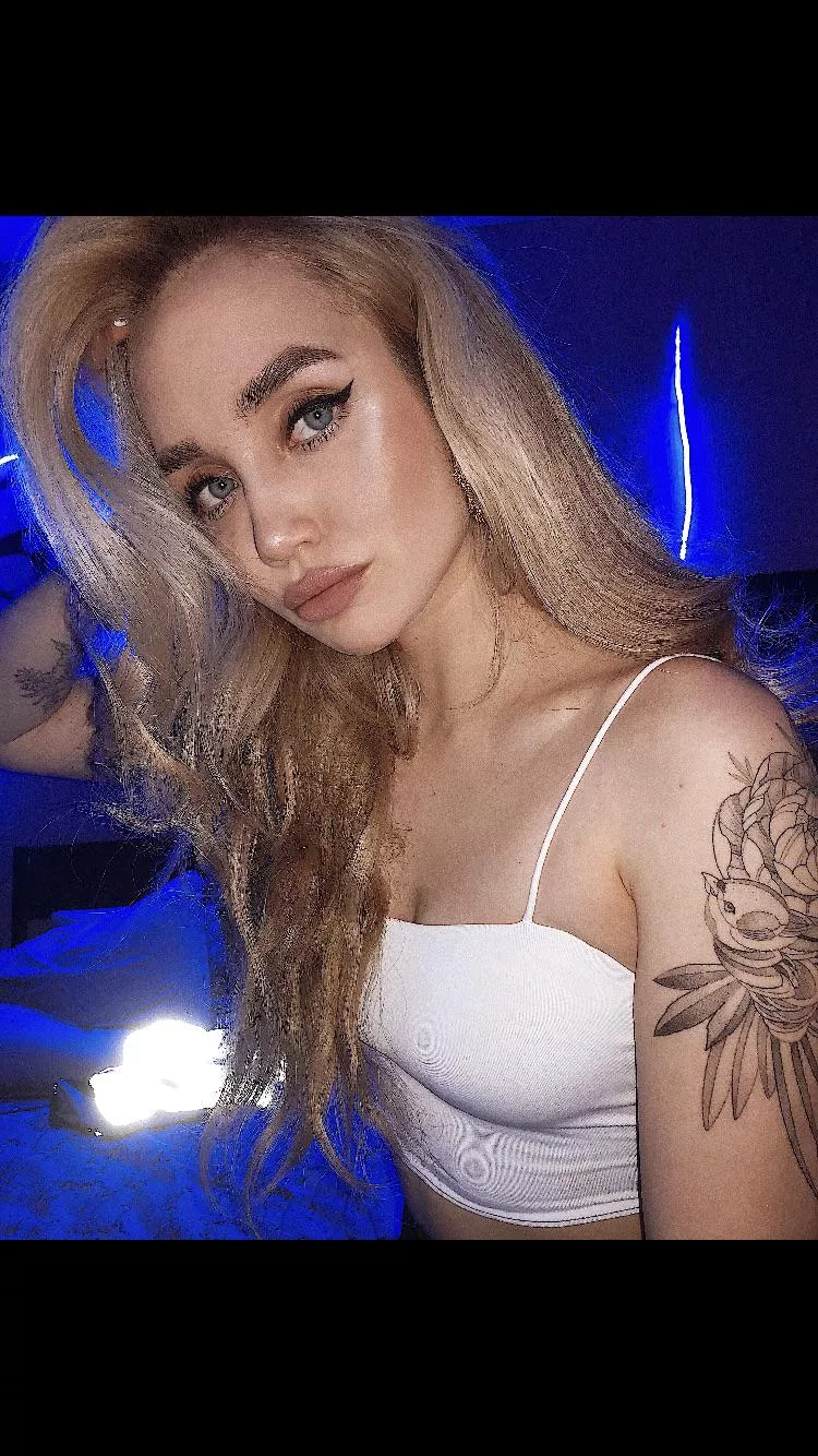 will you really just scroll on? I am a very sweet and hot girl 🔥🍓