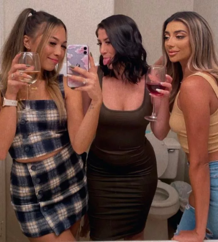 Wine, 3 women in a bathroom.. selfies!!! Wine, 3 women in a bathroom.. selfies!!!
