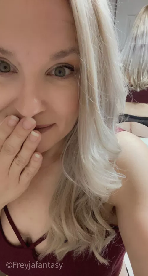 Wink if you love milfs 😉