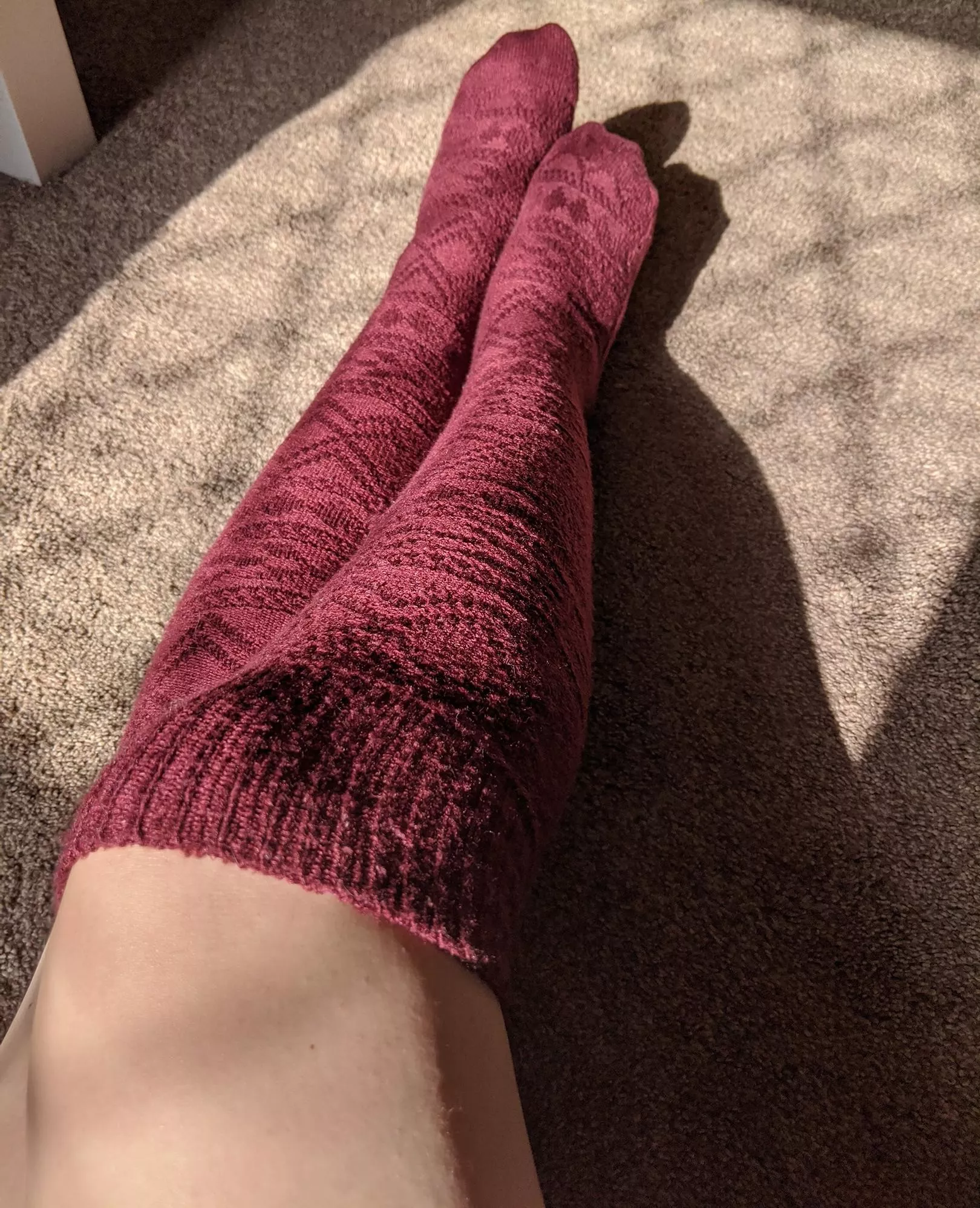 Winter is coming, stay warm between my thighs ??