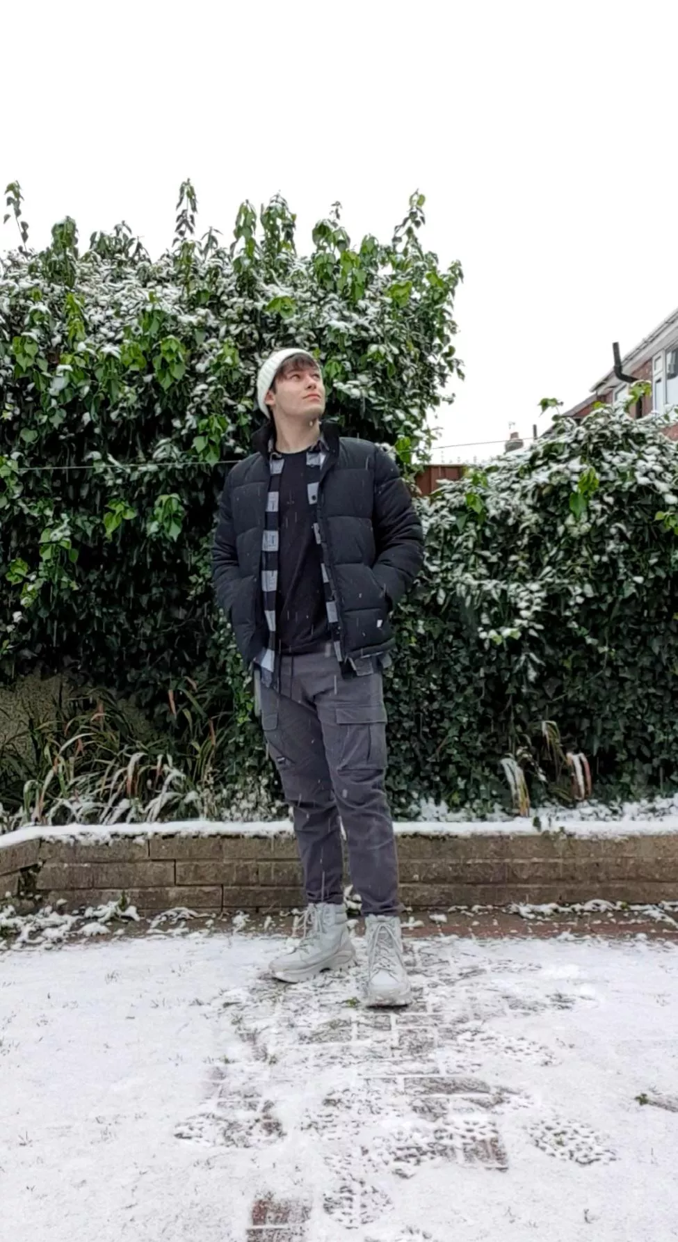 Winter is my favourite season! Would be a dream to do cute winter stuff with someone :')