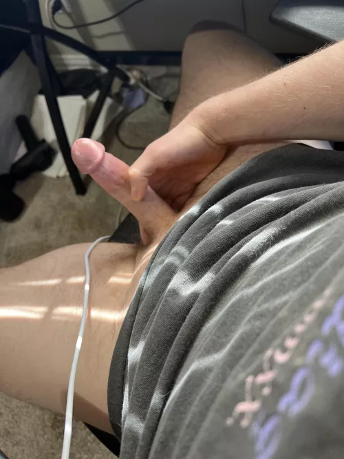 Wish I had someone to play with my dick while I’m working, DMs open