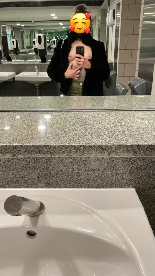 wish I was flashing you not the mirror :( wish I was flashing you not the mirror :(