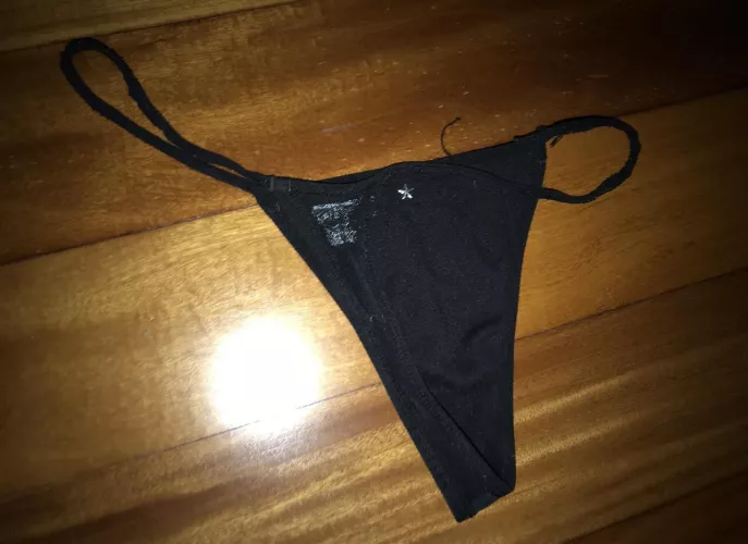Wish someone else could come to my house and jerk off with my moms thongs…