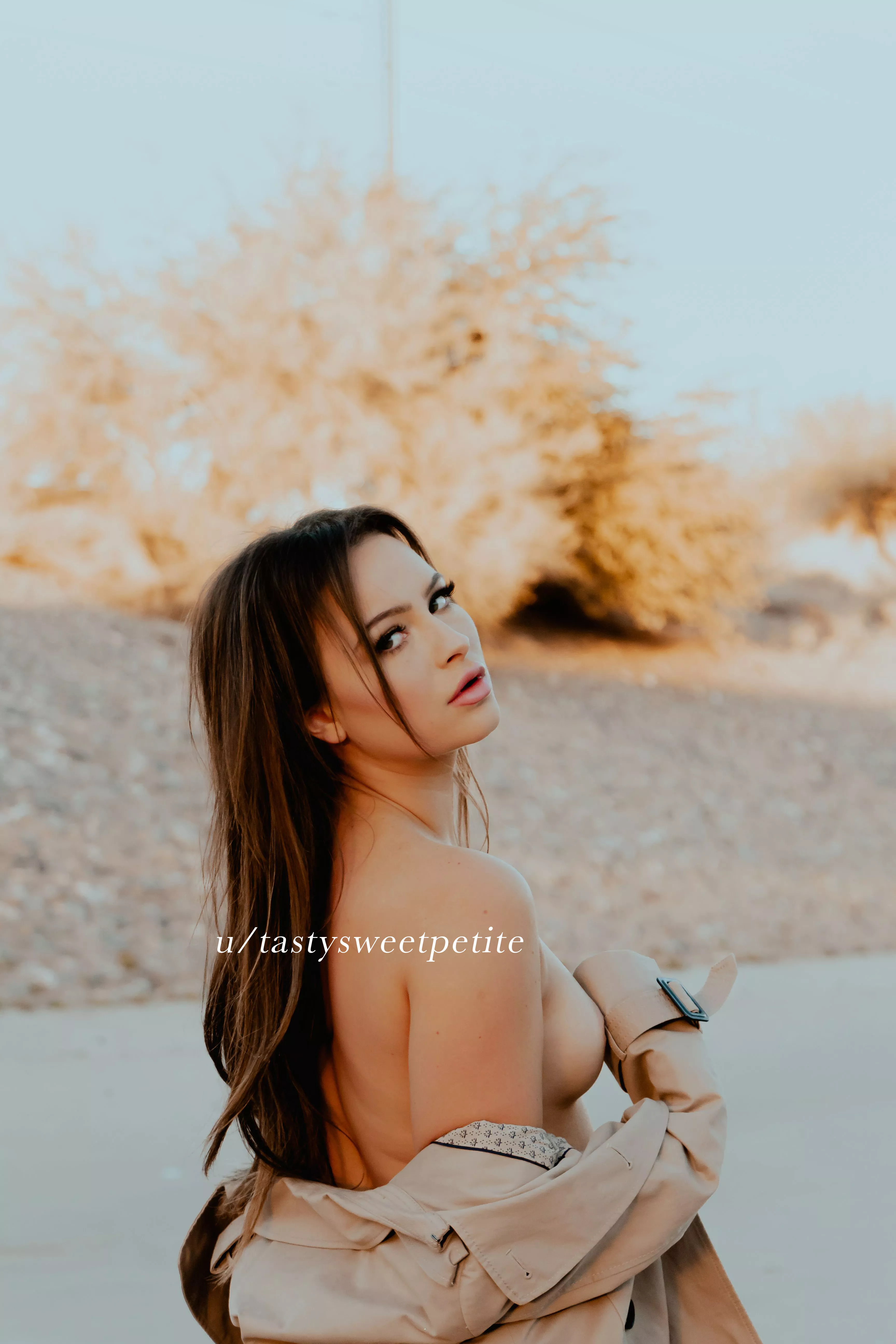 Wishing I was looking back at you. What is your biggest fantasy? 🌹