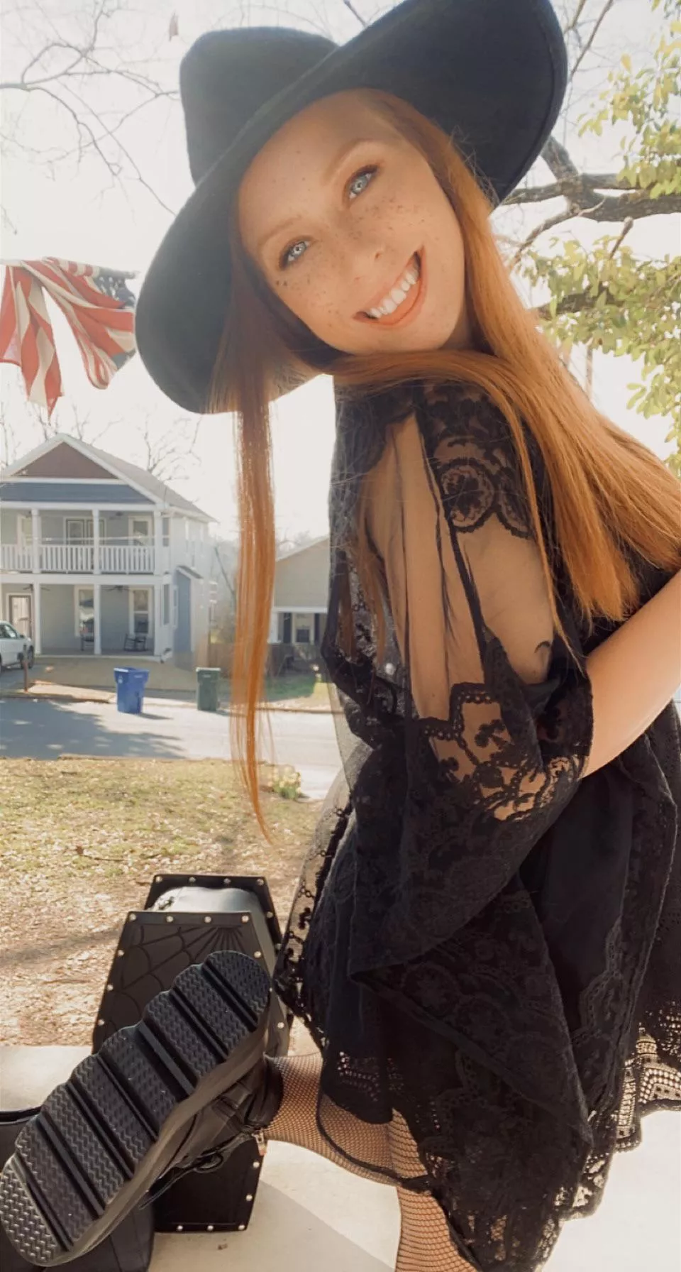 🎶 witchy womaaaann 🎶 🎶 witchy womaaaann 🎶