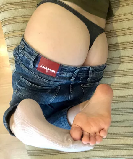 With socks on or without? Itβs up to you :)