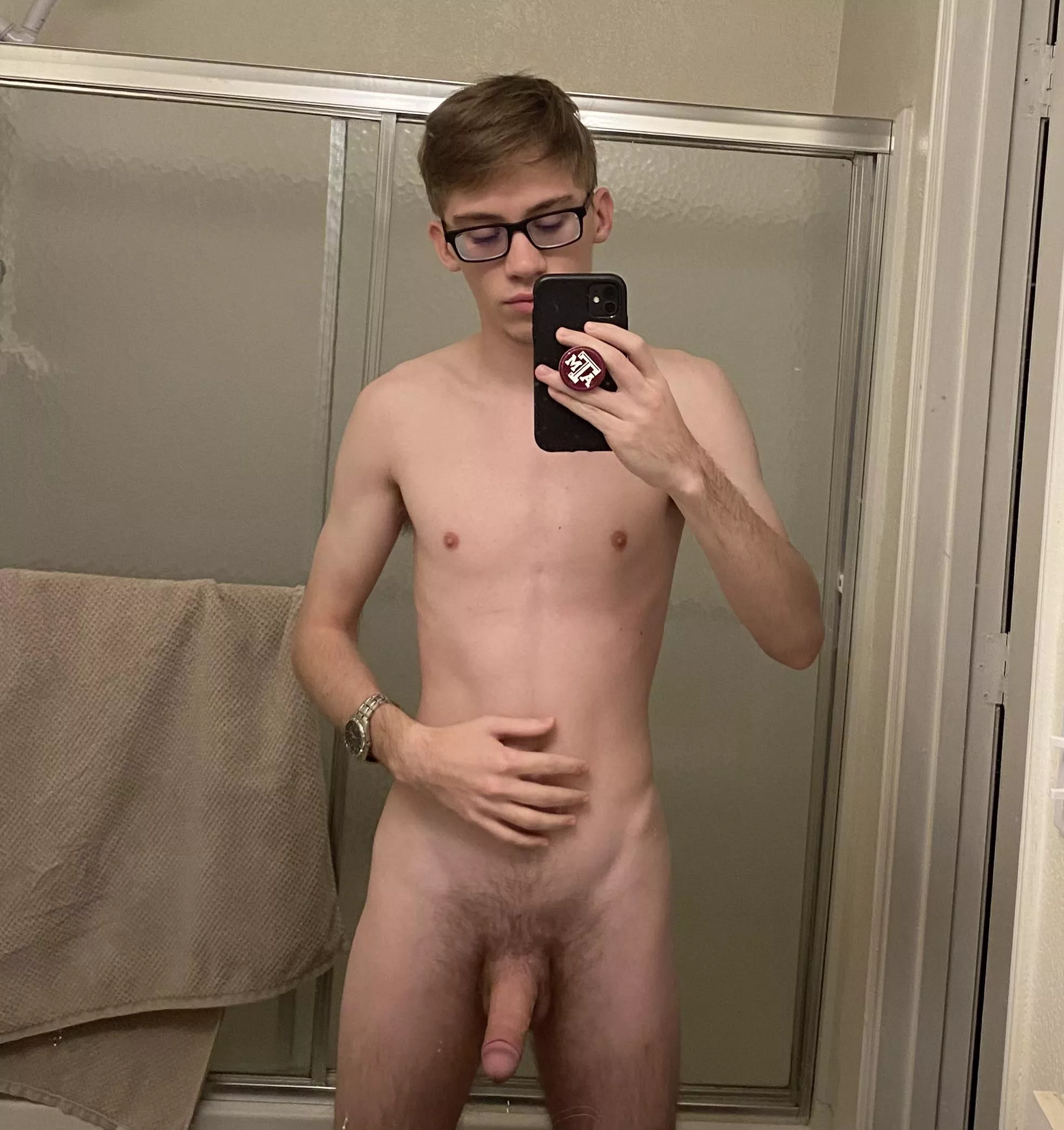 Woke up cold af in need of a cuddle buddy