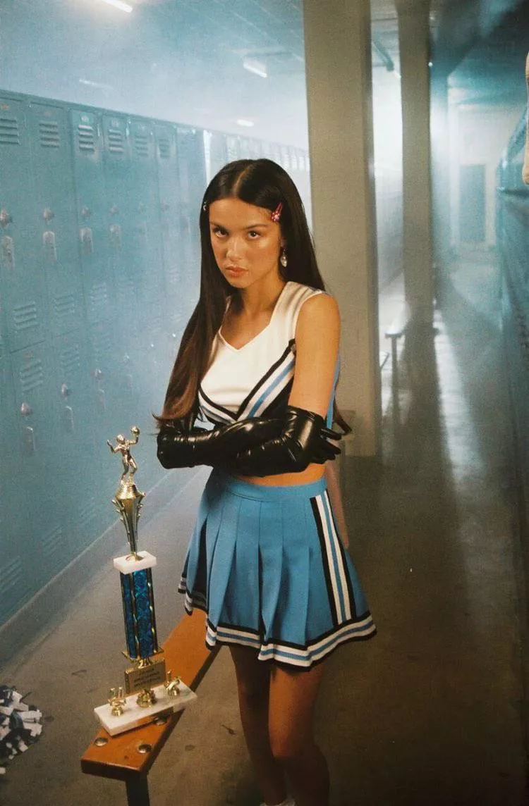 Woke up throbbing for Olivia Rodrigo, can someone help me by rp-ing as her Woke up throbbing for Olivia Rodrigo, can someone help me by rp-ing as her