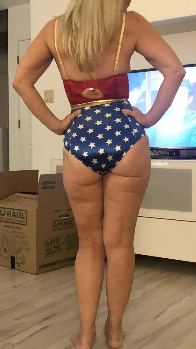 Wonder Woman cosplay by The DeeEeeBee Wonder Woman cosplay by The DeeEeeBee