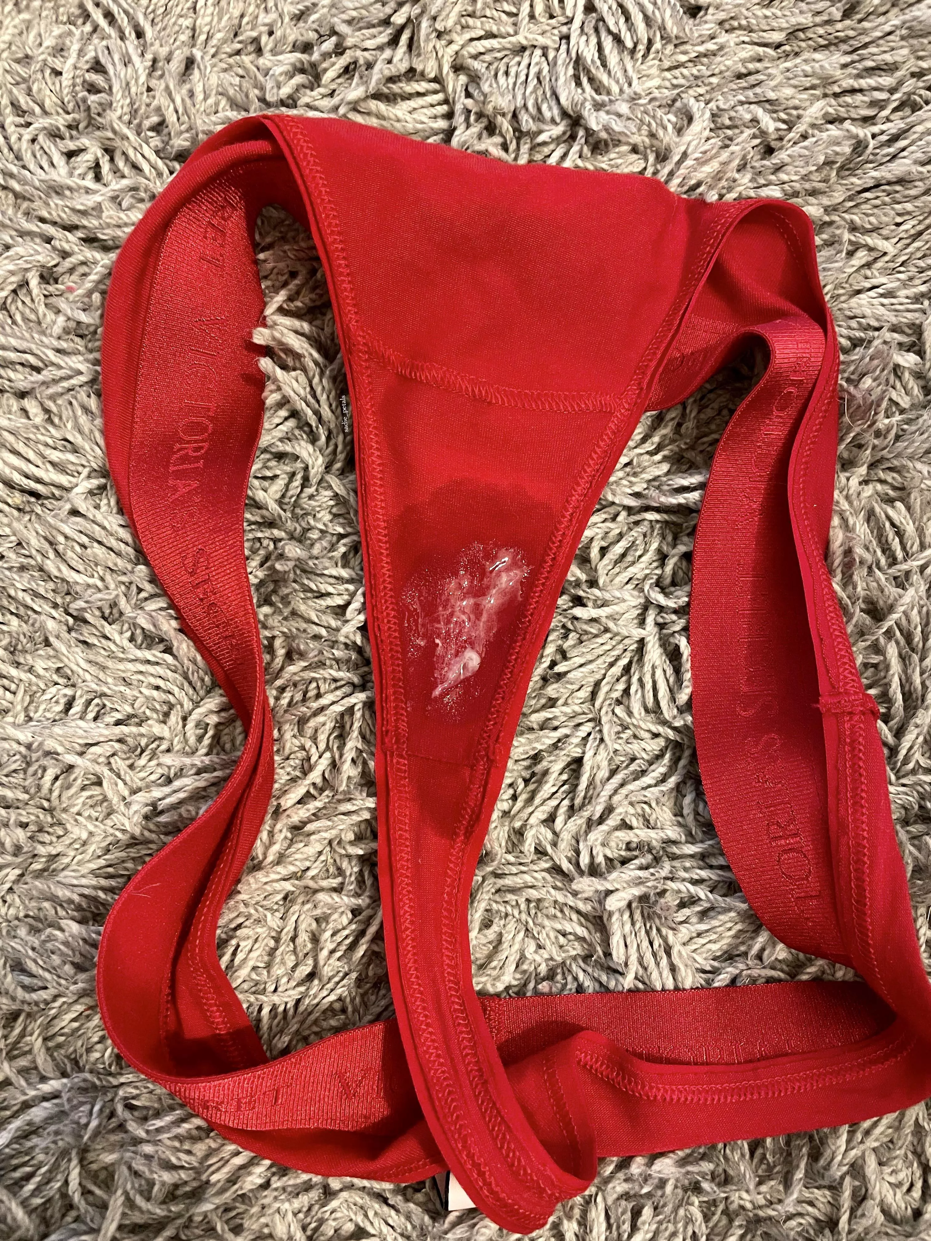 Wore my tight jeans to the grocery store today.. rubbed me in all the right places 🤩