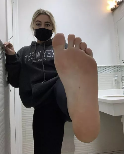 Wore sneakers without socks today... Wore sneakers without socks today...