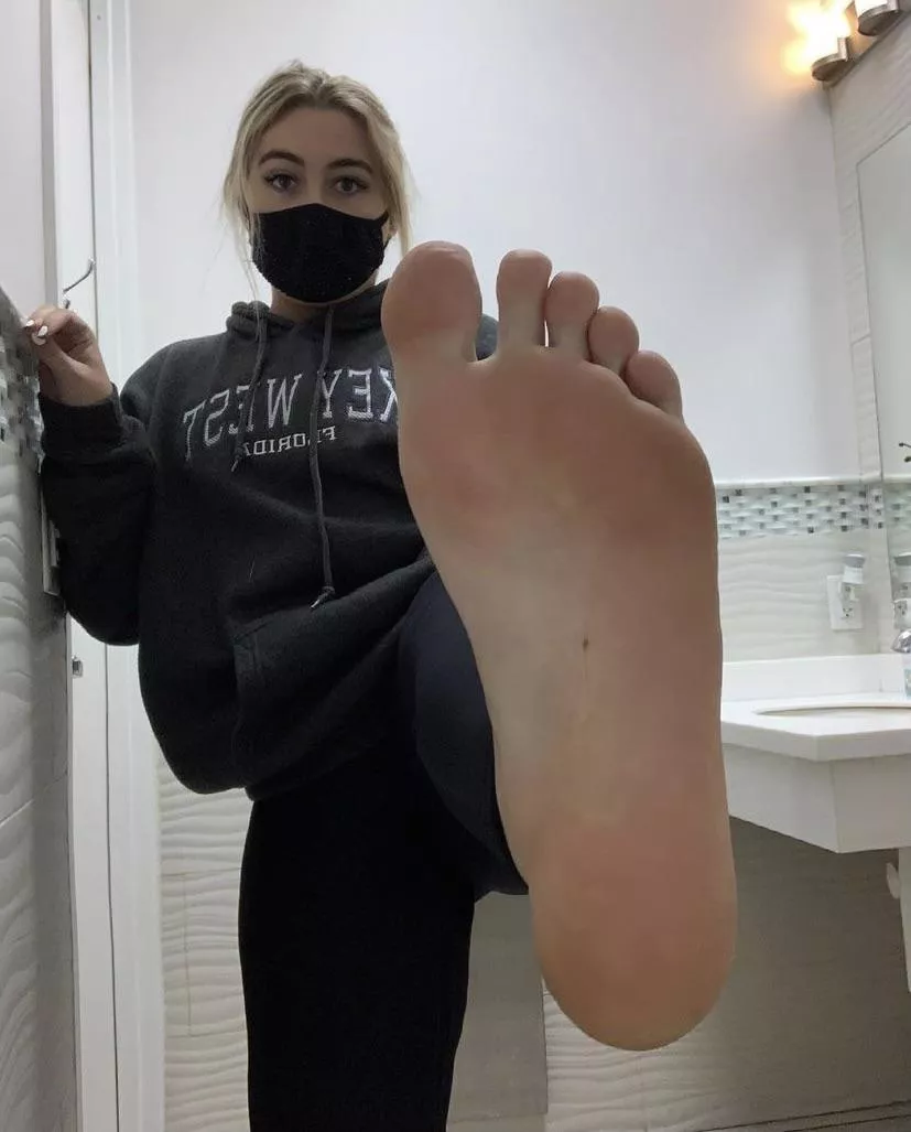 Wore sneakers without socks today... Wore sneakers without socks today...