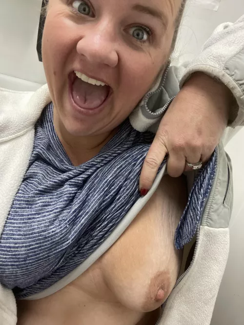 Work bathroom peek-a-boob 😉