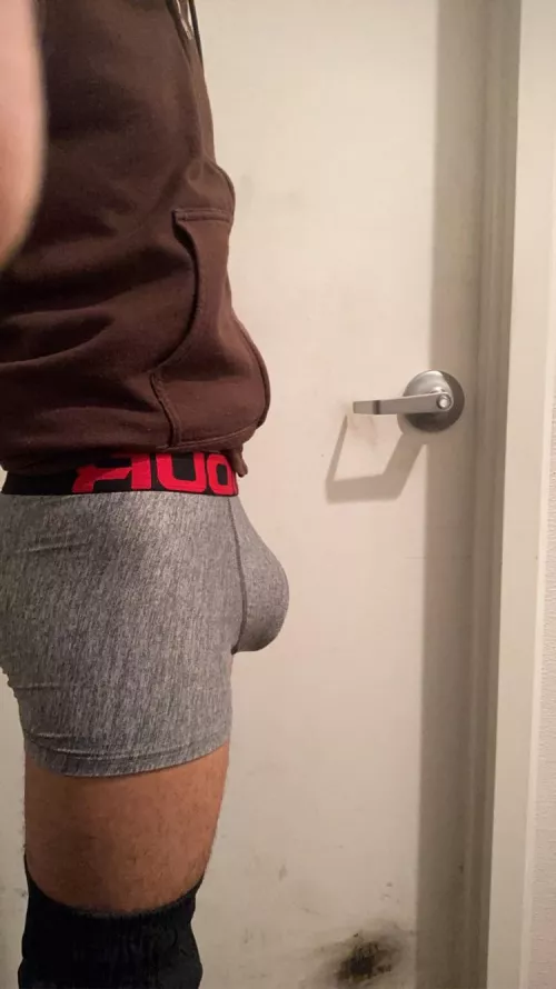 Work bulge with the door unlocked, hope my boss doesn't walk in 😜