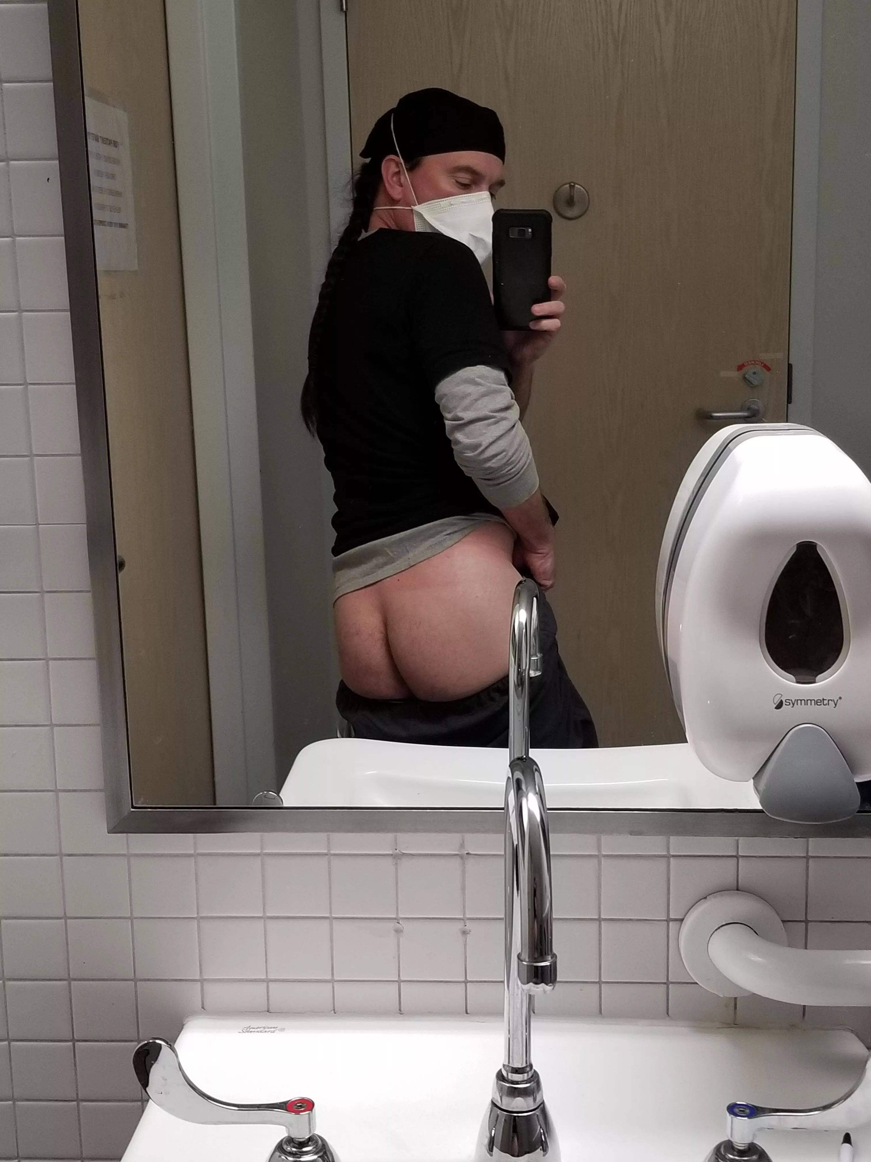 Workin' in the hospital butt...🤧🤪