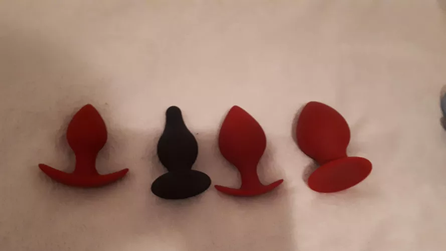 Working my way up to the big anal plug definitely going to be a fun tight challenge