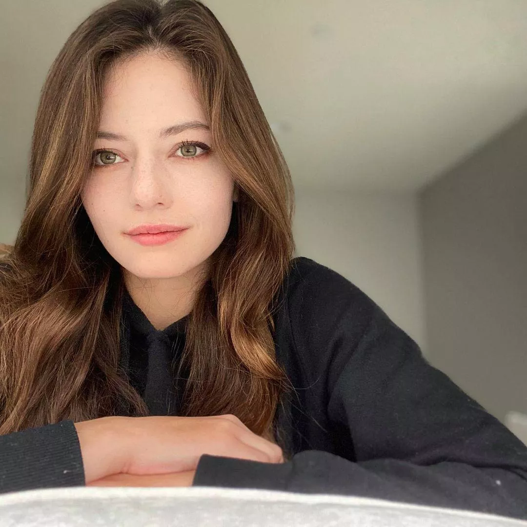 Working out another load for Mackenzie Foy Working out another load for Mackenzie Foy