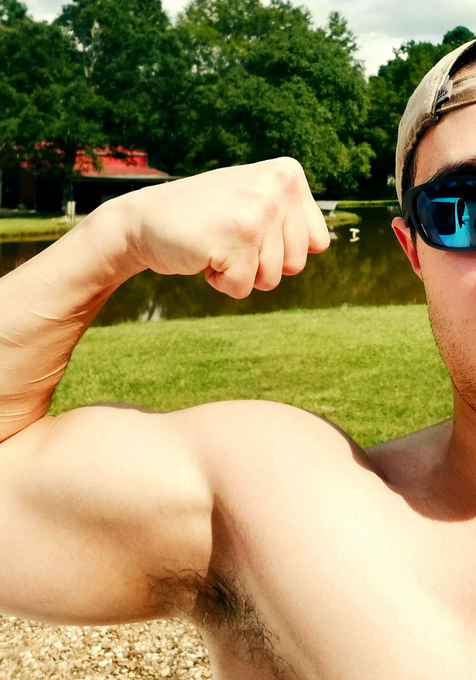 Workouts in the hot sun; perfect for sweaty pits to feel the work you got done🥵💪