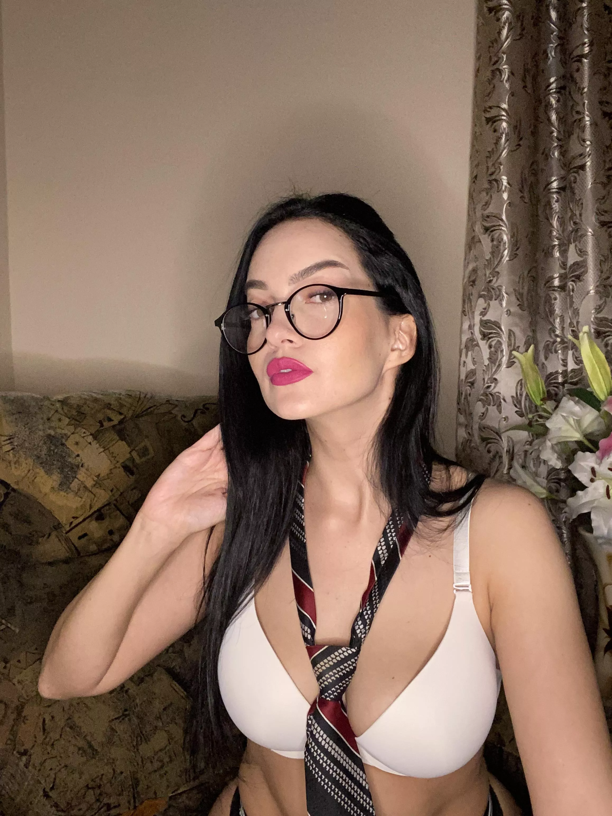 Worship me and you’ll get rewarded 😈 [domme]